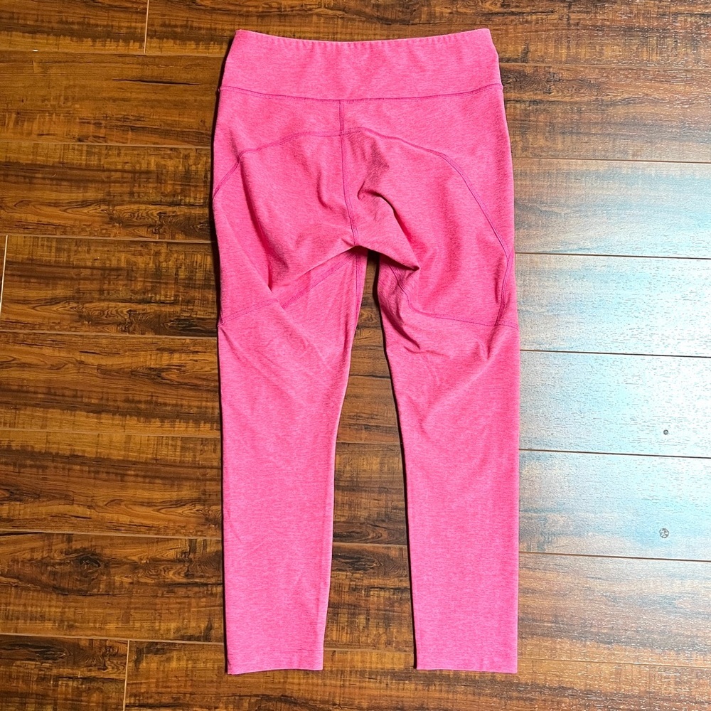 Outdoor voices, thick stretch, size medium, dark, pink cropped leggings - Picture 5 of 7